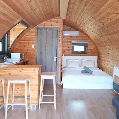 Hotel Glamping Pod à Prodromi Extérieur photo